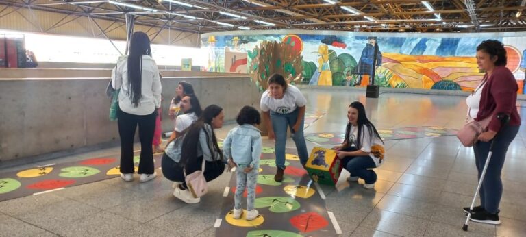 #CirculeUmLivro leva atividades culturais para espaços púbicos  no final de semana