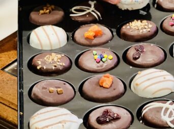 picking-a-cookie-2024-11-26-18-59-12-utc